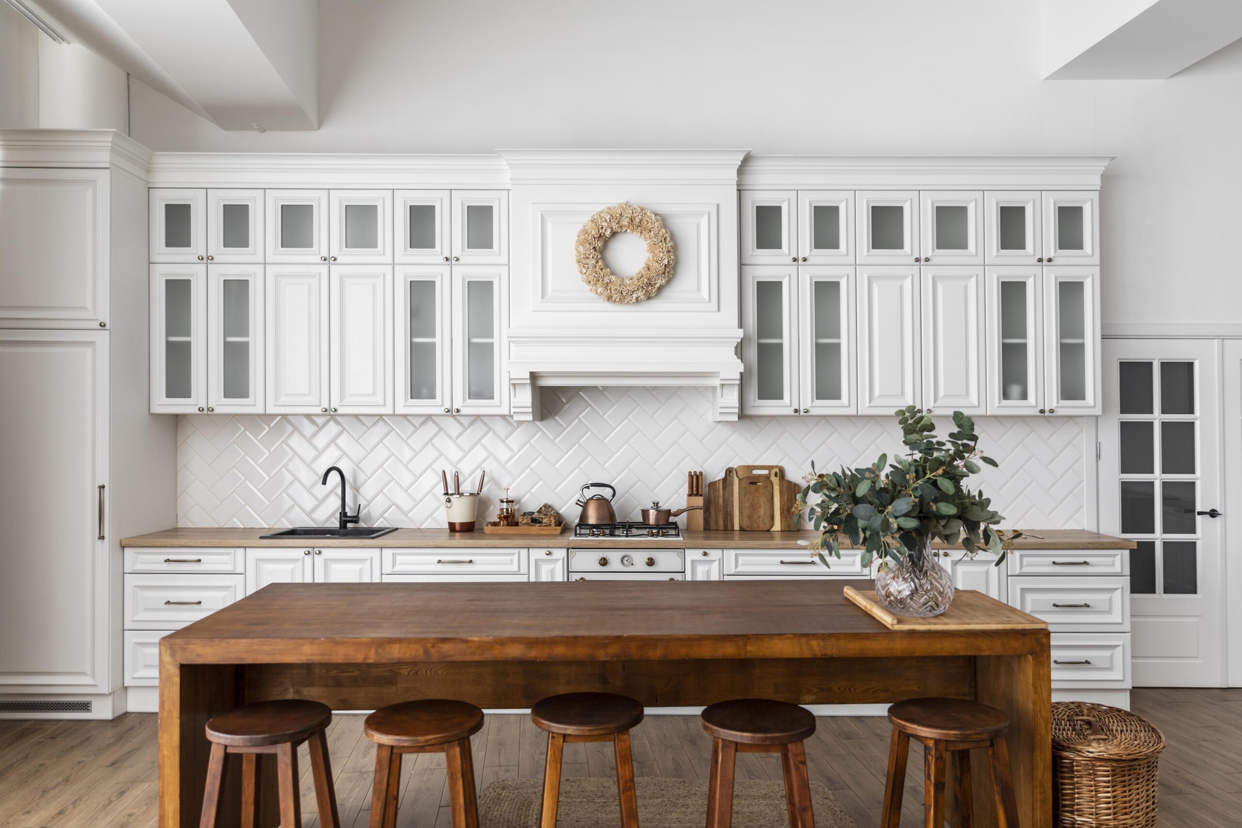 kitchen-interior-design-with-wooden-table